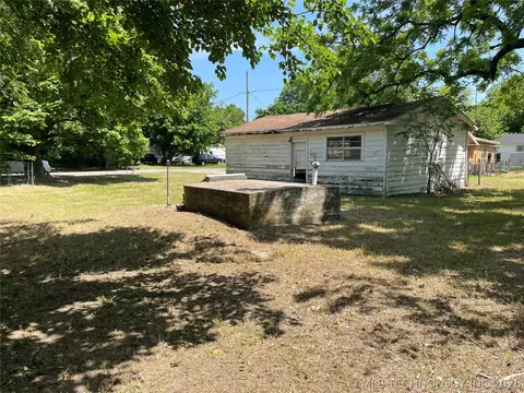 325 N Bluff St, Ada, OK 74820 photo 4