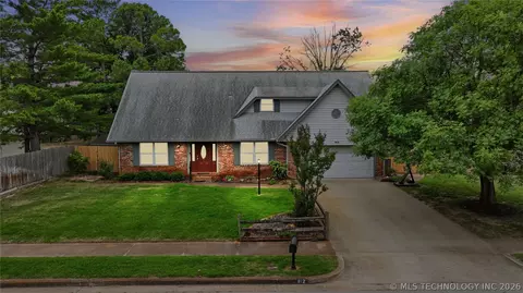 912 W G St, Jenks, OK 74037