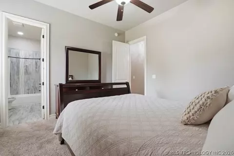 Bedroom - 2821 E 103rd Pl, Tulsa, OK 74137 photo 2 of 9