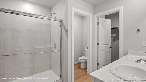 Bath - 2023 E San Antonio St, Broken Arrow, OK 74011 photo 2 of 2