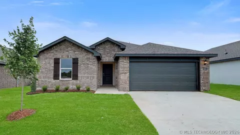 2023 E San Antonio St, Broken Arrow, OK 74011