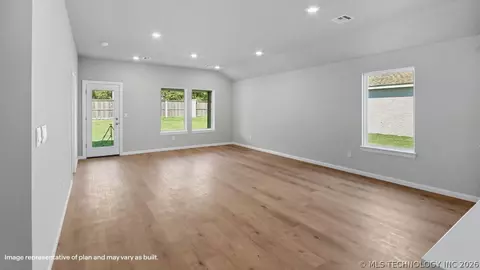 Living - 2023 E San Antonio St, Broken Arrow, OK 74011 photo 1 of 3