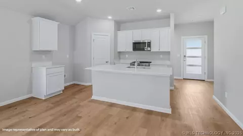 Entry Way - 2023 E San Antonio St, Broken Arrow, OK 74011 photo 1 of 1