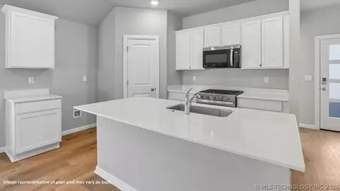 Kitchen - 2023 E San Antonio St, Broken Arrow, OK 74011 photo 1 of 1