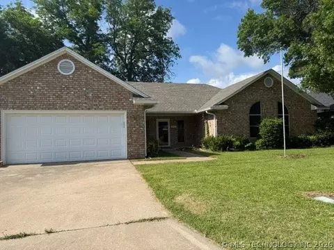 1910 Marsh Ln, Ardmore, OK 73401