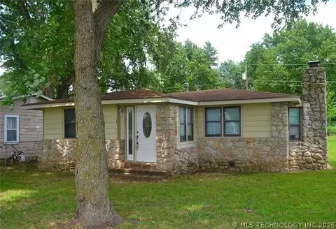 416 N Caney St, Copan, OK 74022