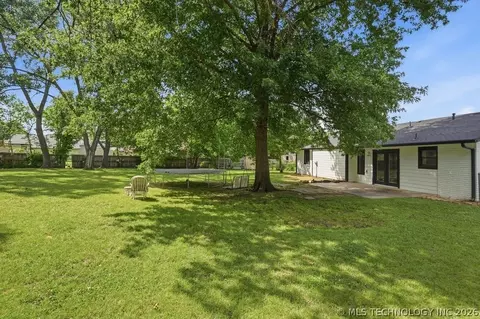 2918 S Ash Pl, Broken Arrow, OK 74012