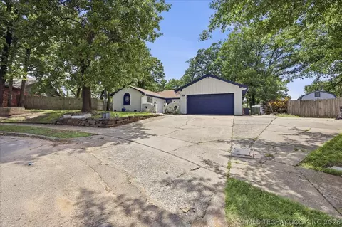 334 Spruce Ct, Sand Springs, OK 74063