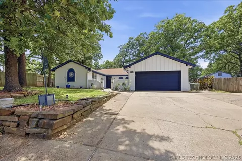 334 Spruce Ct, Sand Springs, OK 74063