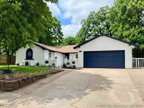 334 S Spruce Ct, Sand Springs, OK 74063