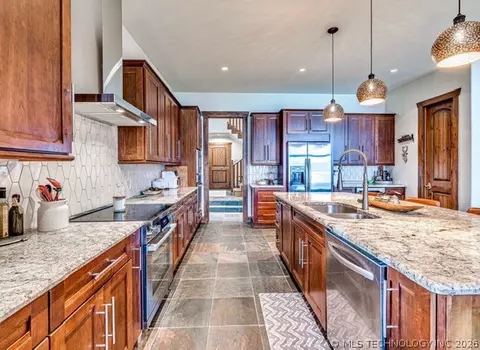 Kitchen - 166 Channel Rd, Eufaula, OK 74432 photo 8 of 9