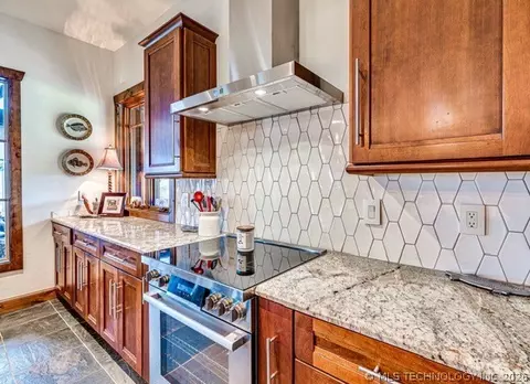 Kitchen - 166 Channel Rd, Eufaula, OK 74432 photo 6 of 9
