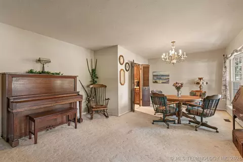 Dining - 7312 E 68th Pl, Tulsa, OK 74133 photo 3 of 6