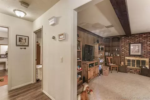 Entry Way - 7312 E 68th Pl, Tulsa, OK 74133 photo 4 of 5