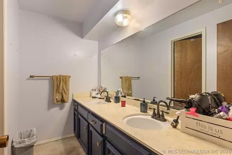 Bath - 7312 E 68th Pl, Tulsa, OK 74133 photo 4 of 4
