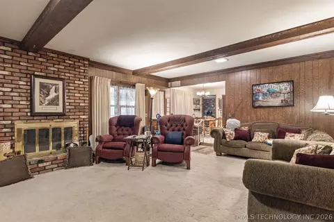 Living - 7312 E 68th Pl, Tulsa, OK 74133 photo 1 of 4
