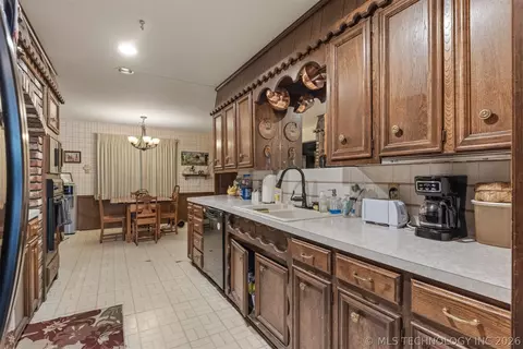 Kitchen - 7312 E 68th Pl, Tulsa, OK 74133 photo 1 of 6