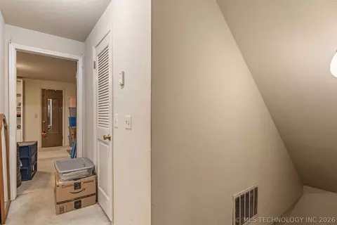 Entry Way - 7312 E 68th Pl, Tulsa, OK 74133 photo 5 of 5