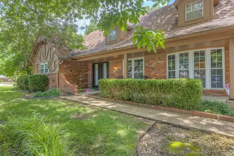 Exterior - 7312 E 68th Pl, Tulsa, OK 74133 photo 4 of 10