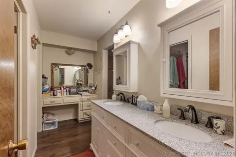 Bath - 7312 E 68th Pl, Tulsa, OK 74133 photo 2 of 4