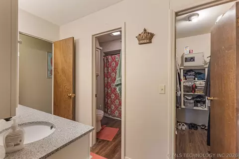 Bath - 7312 E 68th Pl, Tulsa, OK 74133 photo 1 of 4