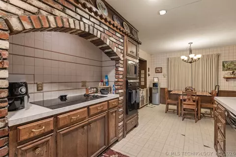 Kitchen - 7312 E 68th Pl, Tulsa, OK 74133 photo 3 of 6