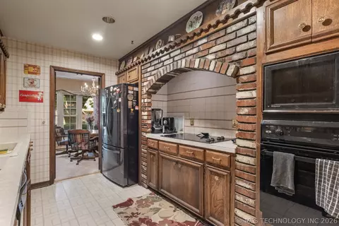 Kitchen - 7312 E 68th Pl, Tulsa, OK 74133 photo 4 of 6