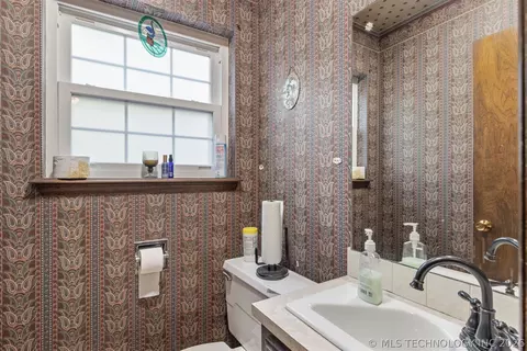Bath - 7312 E 68th Pl, Tulsa, OK 74133 photo 3 of 4