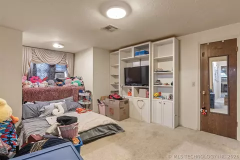 Bedroom - 7312 E 68th Pl, Tulsa, OK 74133 photo 6 of 7