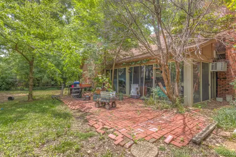 Exterior - 7312 E 68th Pl, Tulsa, OK 74133 photo 7 of 10
