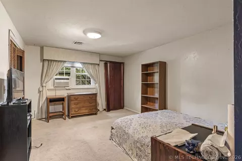 Bedroom - 7312 E 68th Pl, Tulsa, OK 74133 photo 4 of 7