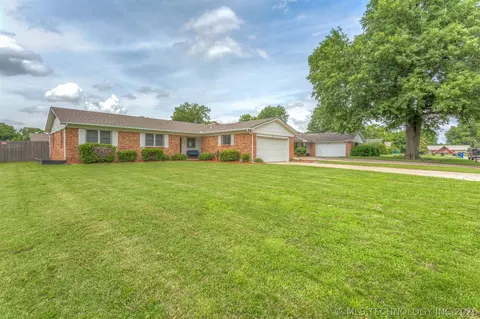 2416 S Hickory Ave, Broken Arrow, OK 74012