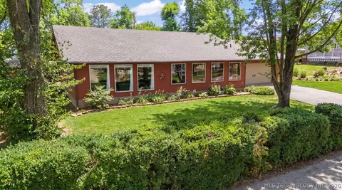 1106 Red Bud Dr, Grove, OK 74344