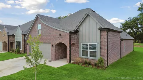 209 W Broadway St, Owasso, OK 74055