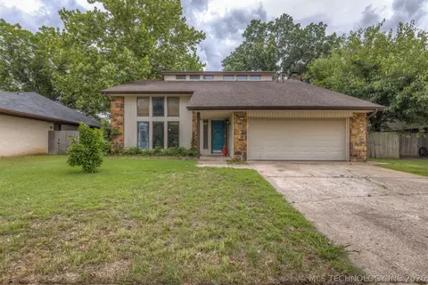2213 W Knoxville St, Broken Arrow, OK 74012