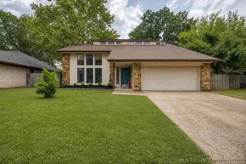 2213 W Knoxville St, Broken Arrow, OK 74012