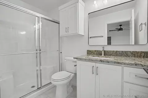 Bath - 17298 E 45th Pl, Tulsa, OK 74134 photo 9 of 10