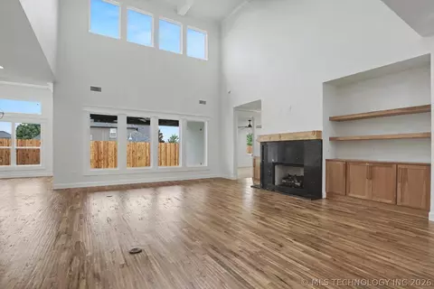 Living - 17298 E 45th Pl, Tulsa, OK 74134 photo 3 of 6