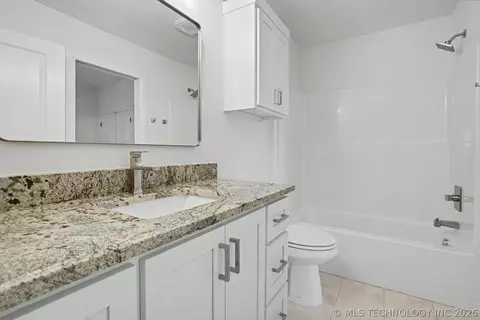 Bath - 17298 E 45th Pl, Tulsa, OK 74134 photo 8 of 10