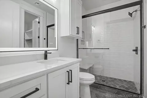 Bath - 17298 E 45th Pl, Tulsa, OK 74134 photo 6 of 10