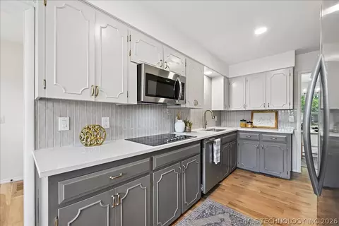 Kitchen - 3748 E 48th Pl, Tulsa, OK 74135 photo 3 of 5