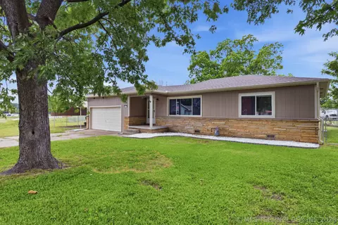 2030 E Angus Dr, Broken Arrow, OK 74014