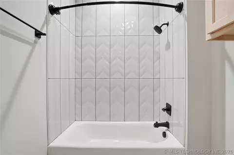 Bath - 3732 E 115th Pl S, Tulsa, OK 74137 photo 3 of 10
