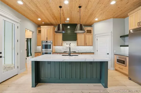 Kitchen - 3732 E 115th Pl S, Tulsa, OK 74137 photo 3 of 4