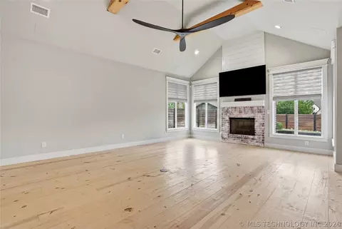 Living - 3732 E 115th Pl S, Tulsa, OK 74137 photo 4 of 5