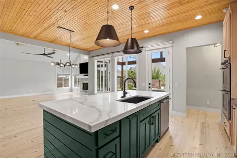 Kitchen - 3732 E 115th Pl S, Tulsa, OK 74137 photo 1 of 4