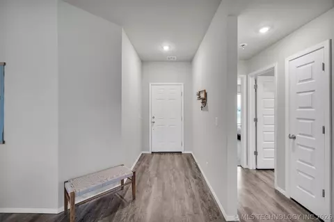 Entry Way - 23317 E 114th St S, Broken Arrow, OK 74014 photo 2 of 6