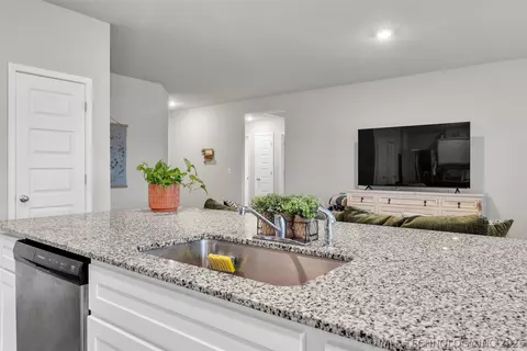 Kitchen - 23317 E 114th St S, Broken Arrow, OK 74014 photo 4 of 4