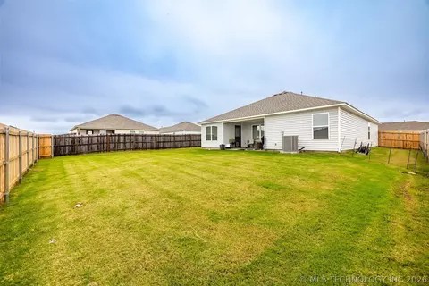 Exterior - 23317 E 114th St S, Broken Arrow, OK 74014 photo 4 of 7