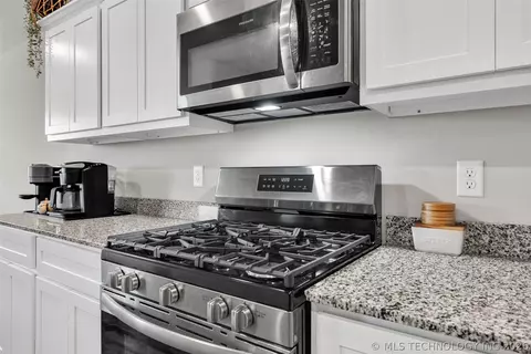 Kitchen - 23317 E 114th St S, Broken Arrow, OK 74014 photo 3 of 4